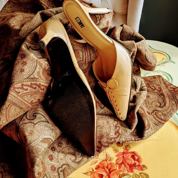 SOLD NAKED POINTED-TOE MULES - Picture 14 of 16